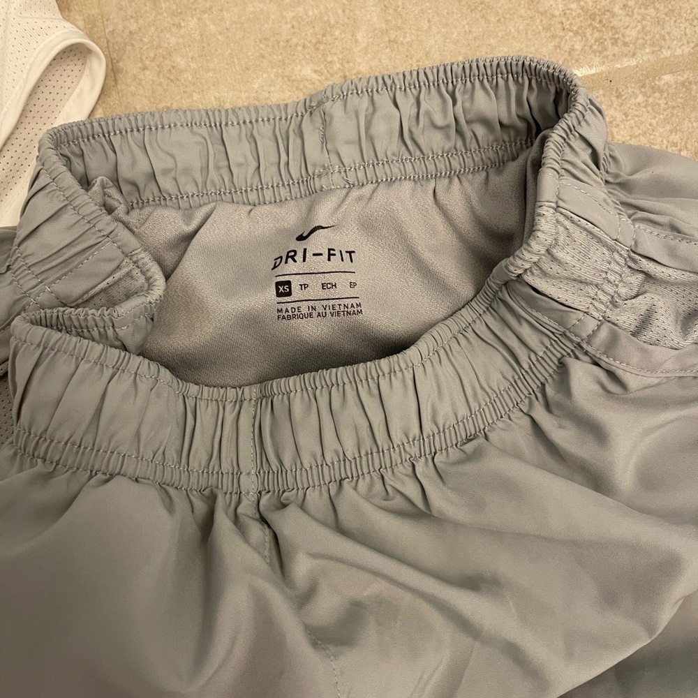 Brand new Nike shorts - Picture 3 of 5